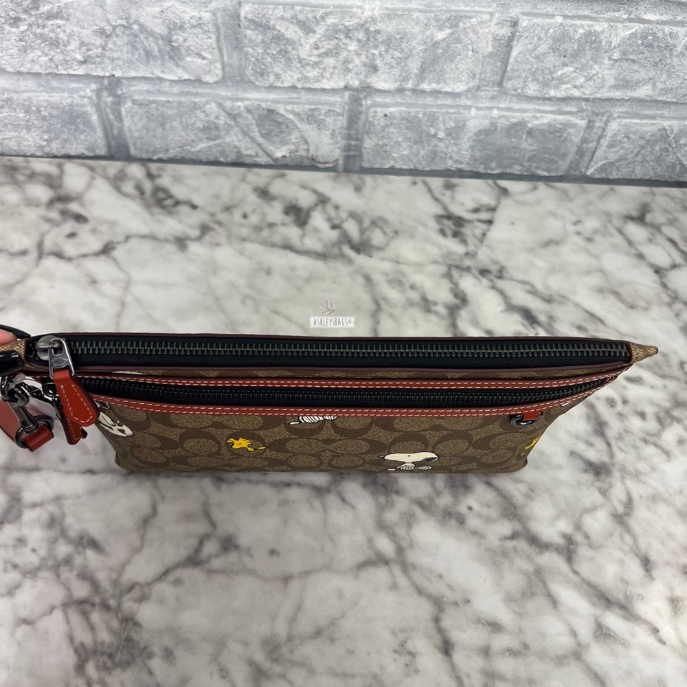 Coach X Peanuts Carry All Pouch In Signature Canvas With Snoopy Woodstock Print - Picture 7 of 11